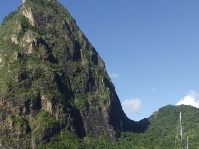 Yacht hire Fort-de-France cheap Sloop one design