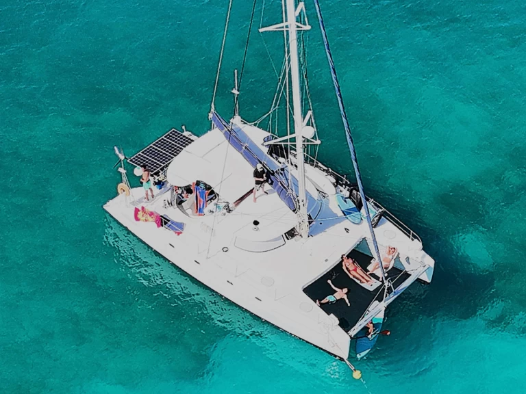 Catamaran to hire Marigot at the best price