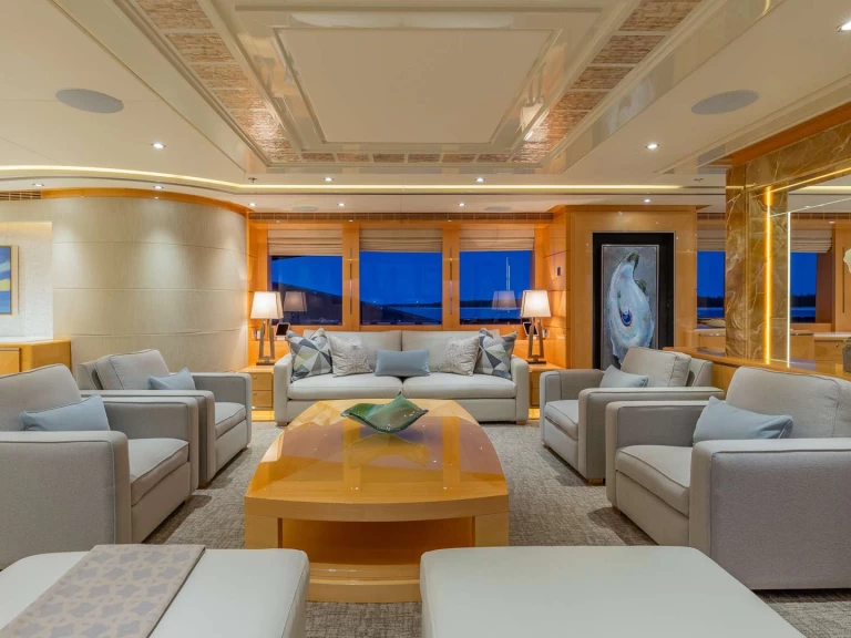 Charter a Heesen SOUTH in Saint Martin on Samboat