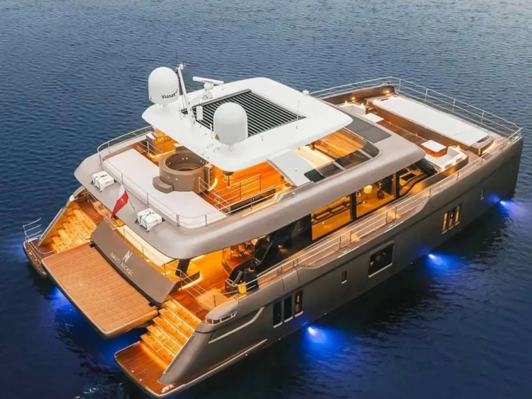 Hire Luxury Yacht with or without skipper Sunreef British Virgin Islands (BVI)