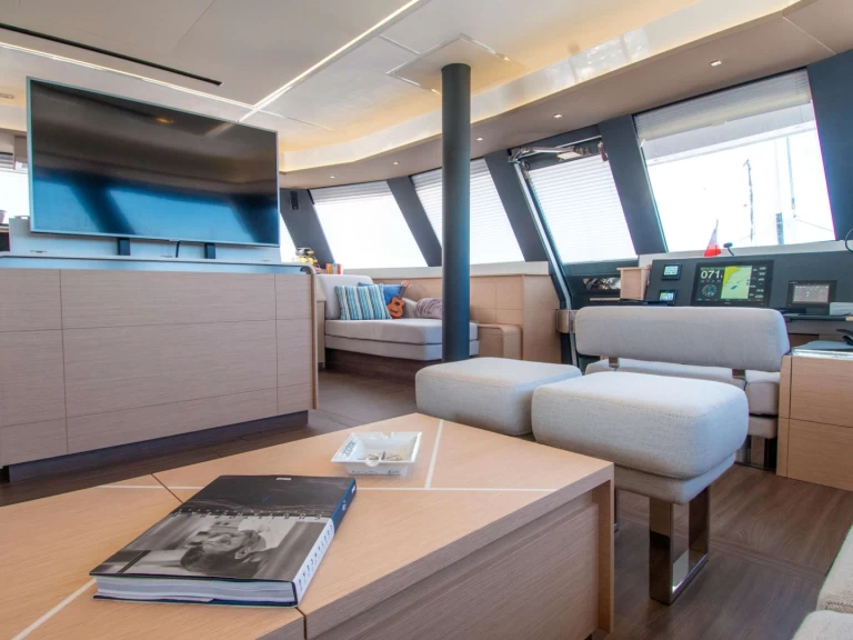 Hire Luxury Yacht Fountaine Pajot with a boat licence