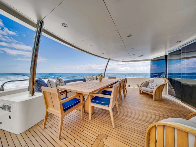 Hire Luxury Yacht with or without skipper Sunseeker Miami
