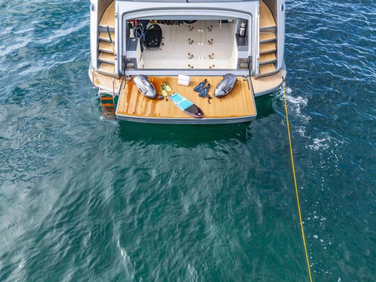 Hire Luxury Yacht Riva with a boat licence