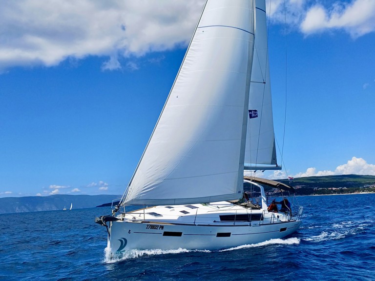 Charter a Bénéteau Oceanis 41.1 in Primošten on Samboat