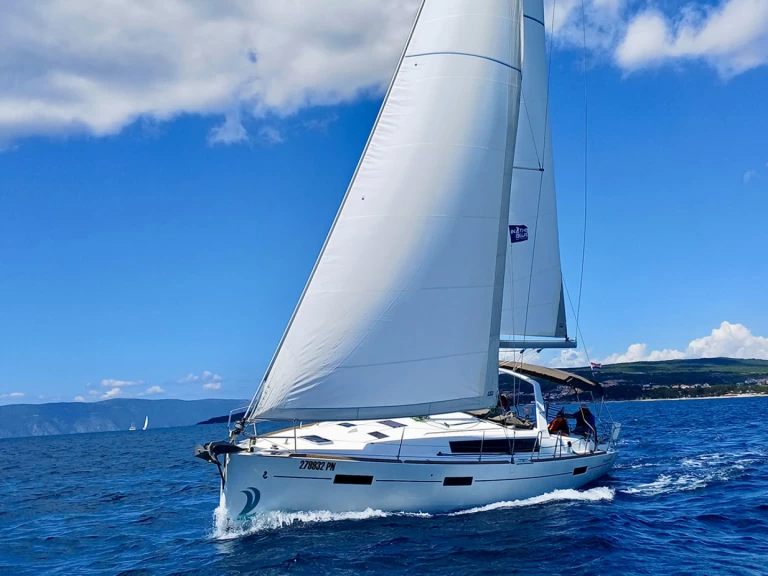 Charter a Bénéteau Oceanis 41.1 in Primošten on Samboat