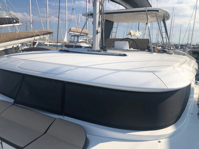 Catamaran to hire Alimos at the best price