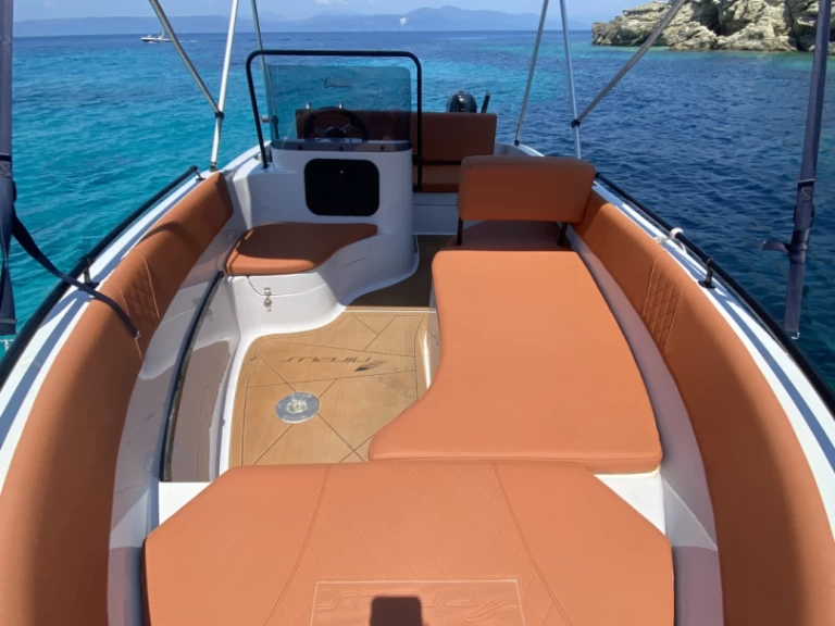 Charter a Nireus Optima in Lákka on Samboat