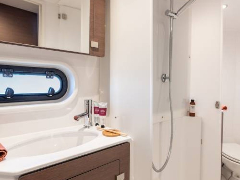 Charter a Bali Bali 4.2 in Procida on Samboat