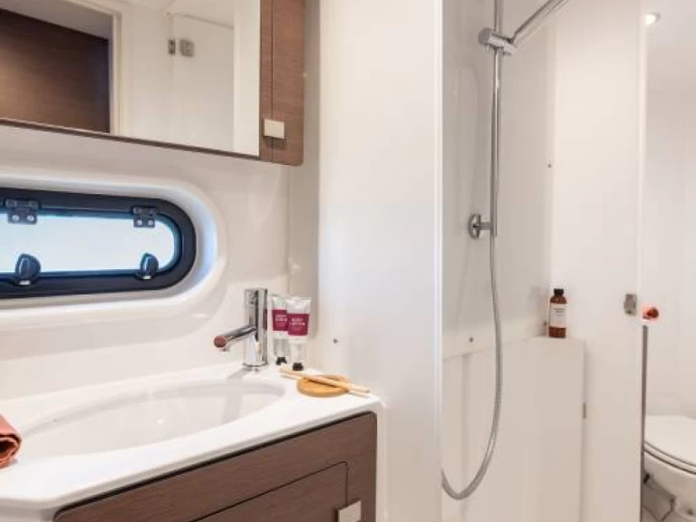 Charter a Bali Bali 4.2 in Procida on Samboat