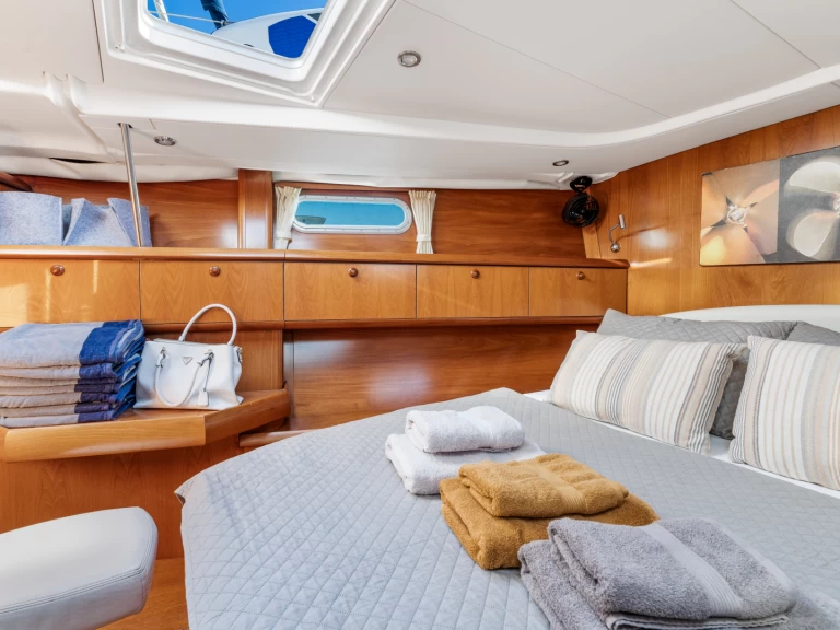 Charter a Jeanneau Sun Odyssey 54 DS in Alimos on Samboat