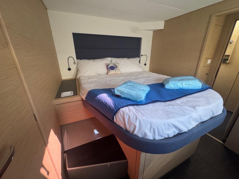 Catamaran hire in Furnari - Fountaine Pajot Tanna 47