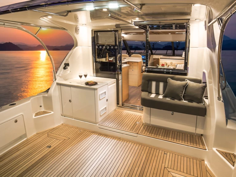 Motorboat to hire Cannes at the best price