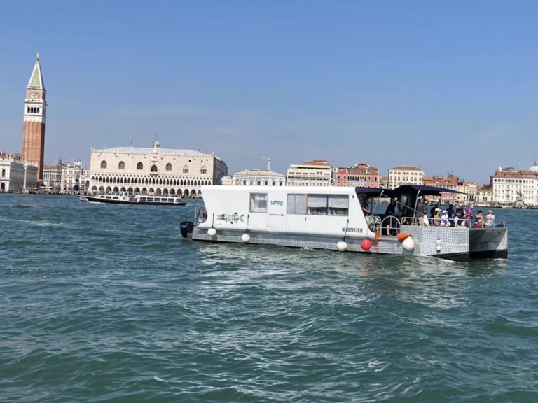 Hire a NAVI 53 HB 16:50 Cremona