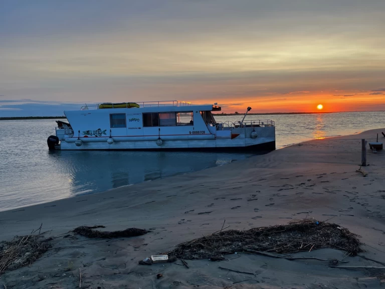 Yacht hire Cremona cheap HB 16:50