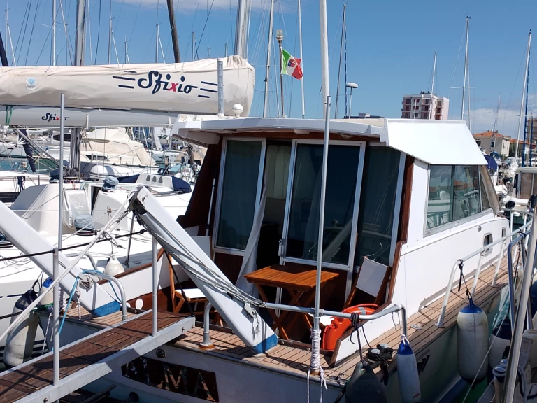Hire Motorboat with or without skipper Dalla Pietà Yacht Rosignano Solvay-Castiglioncello