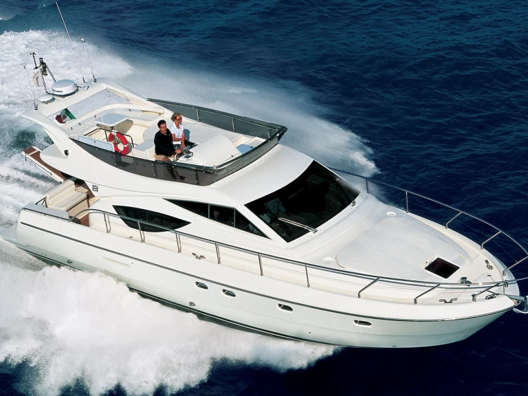 Charter a Ferretti Ferretti 460 in Panjim on Samboat