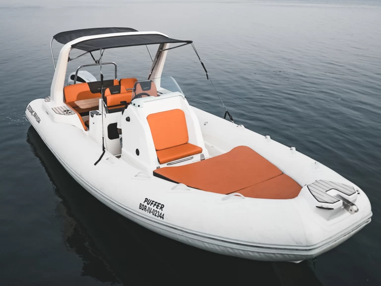 Hire Motorboat Zodiac with a boat licence