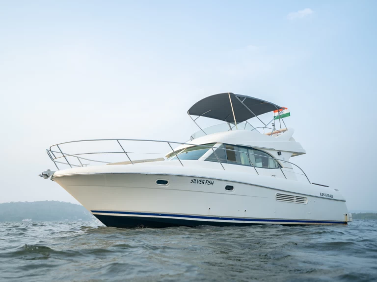 Motorboat hire in Panjim - Prestige Prestige 36