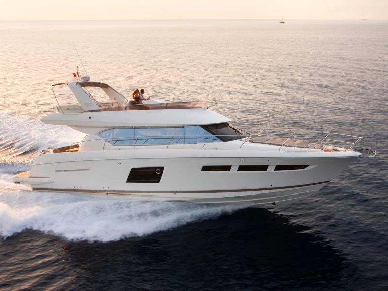 Hire Luxury Yacht with or without skipper Prestige Malé