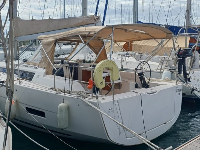 Hire Sailboat with or without skipper Dufour Le Marin