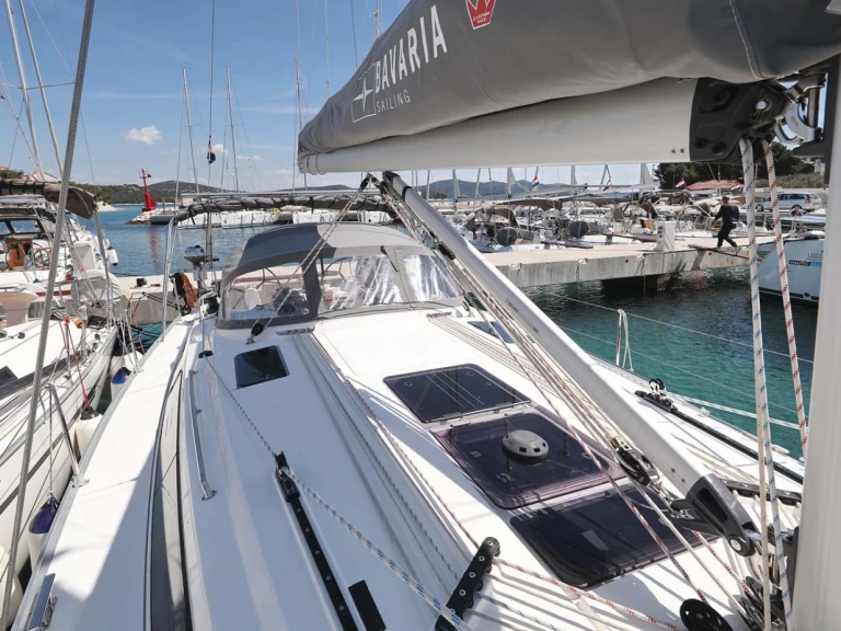 Charter a Bavaria Cruiser 41S in Murter-Kornati on Samboat