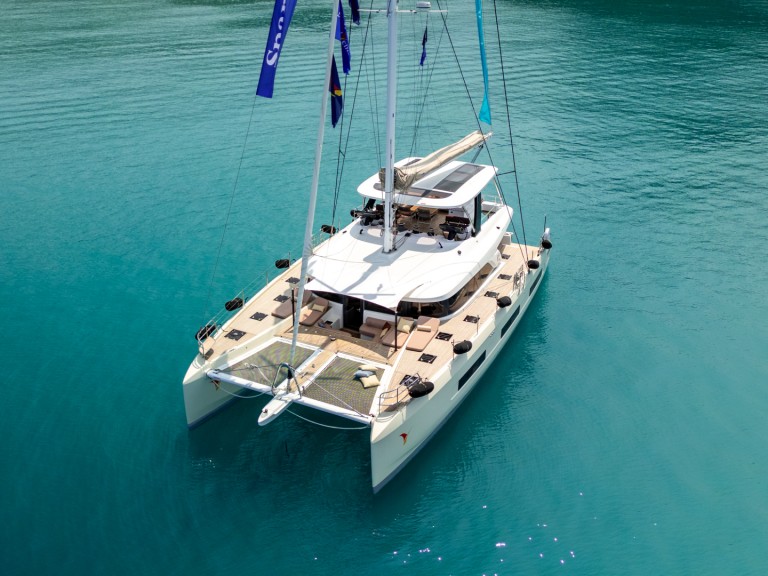 Charter a Lagoon Lagoon Sixty 5 in Capo d'Orlando on Samboat