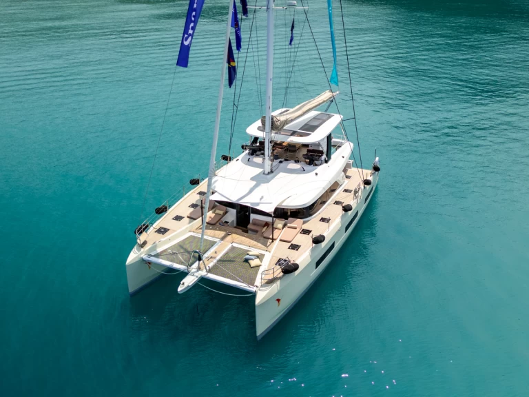 Charter a Lagoon Lagoon Sixty 5 in Capo d'Orlando on Samboat