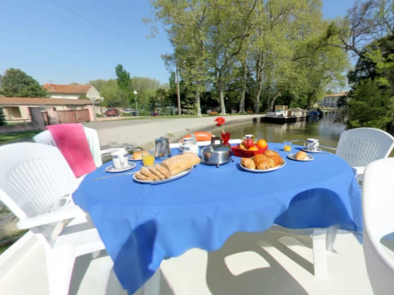 Charter a Le Boat Royal Classique in Hindeloopen on Samboat