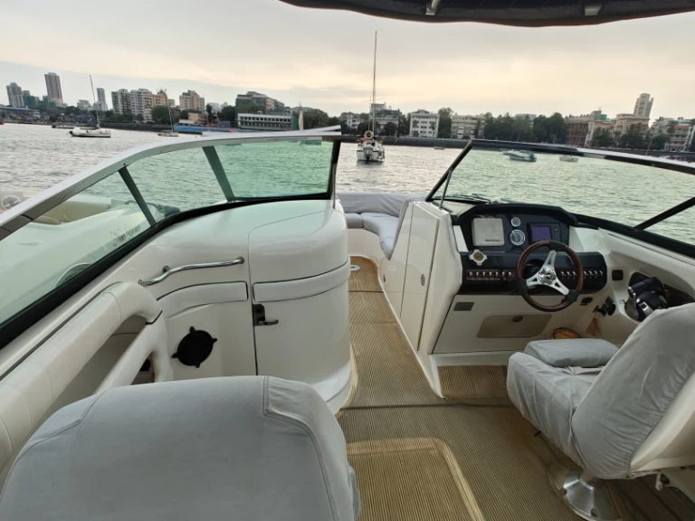 Motorboat to hire Mumbai at the best price