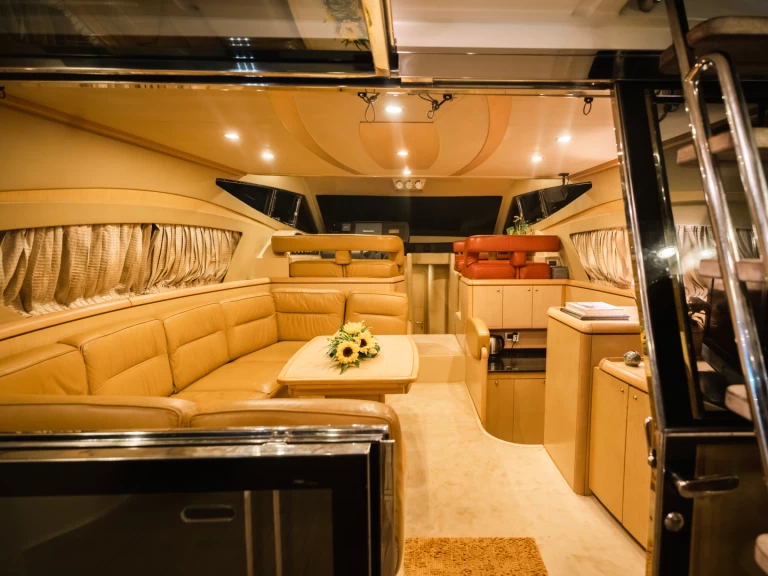 Charter a Ferretti Ferretti 460 in Panjim on Samboat
