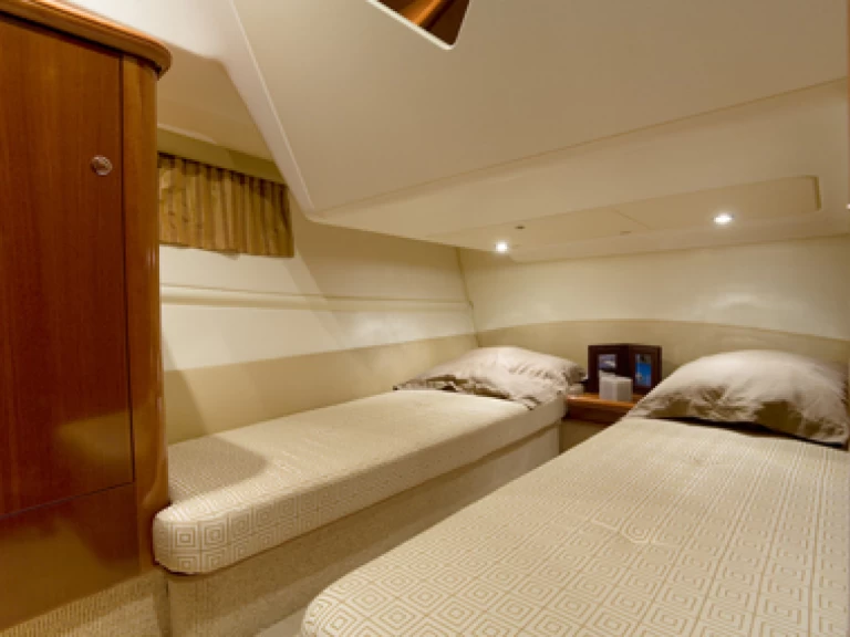 Motorboat hire in Panjim - Prestige Prestige 36