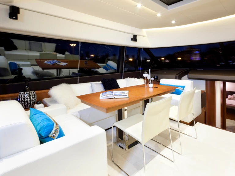 Yacht hire Malé cheap Prestige 620