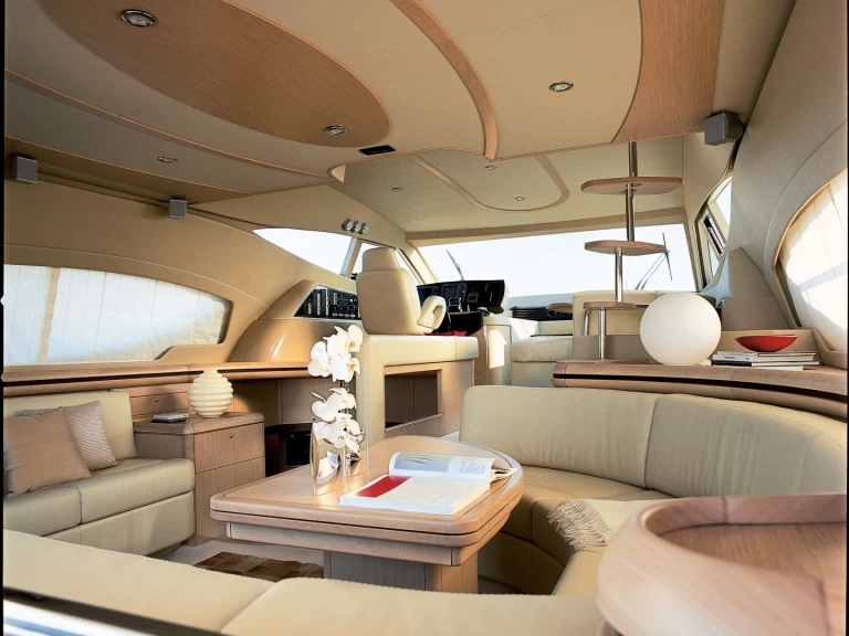Charter a Ferretti Ferretti 550 in Panjim on Samboat