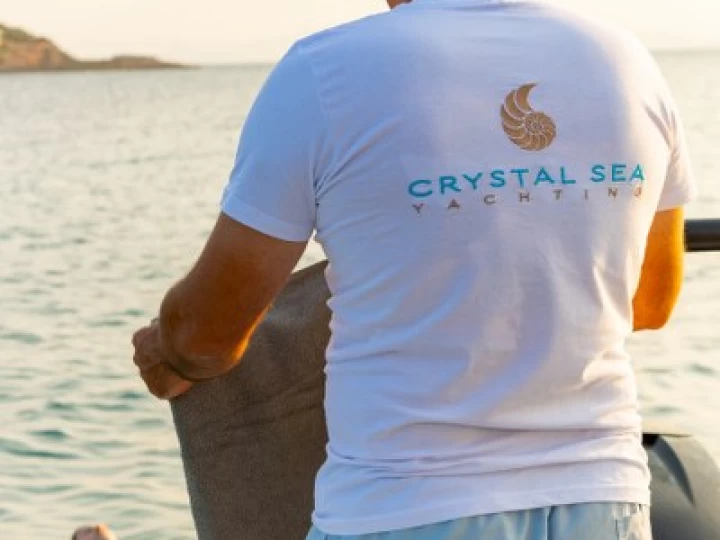 Hire Motorboat Axopar with a boat licence