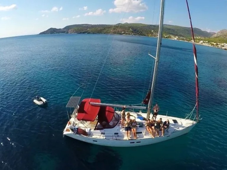 Hire a Bénéteau Oceanis 411 Alimos