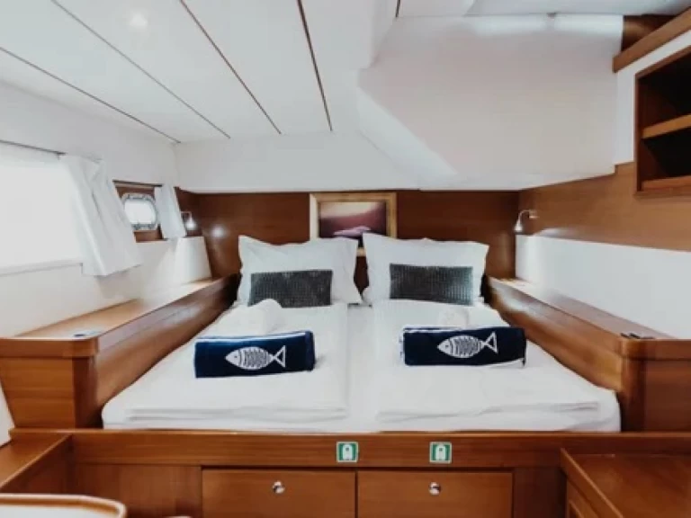 Yacht hire La Ciotat cheap Lagoon 570