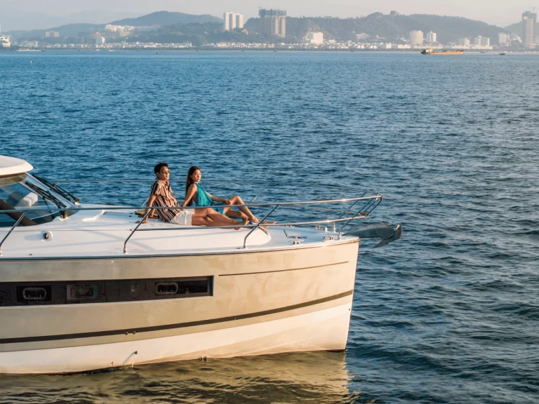 Charter a Jeanneau NC 14 in Hạ Long on Samboat