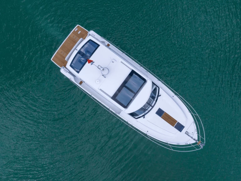 Motorboat to hire Hạ Long at the best price