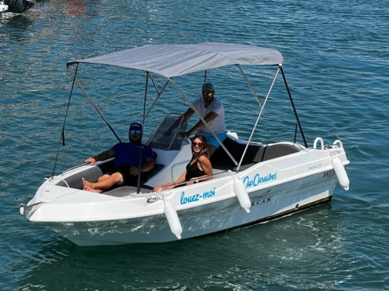 Hire Luxury Yacht Mercan with a boat licence