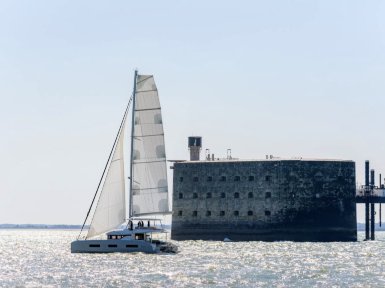 Yacht hire Bonifacio cheap Lagoon 55