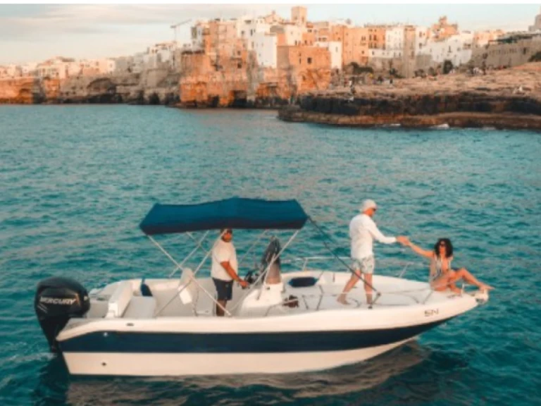 Charter a Blu-Blu 670 Gran Turismo in Monopoli on Samboat