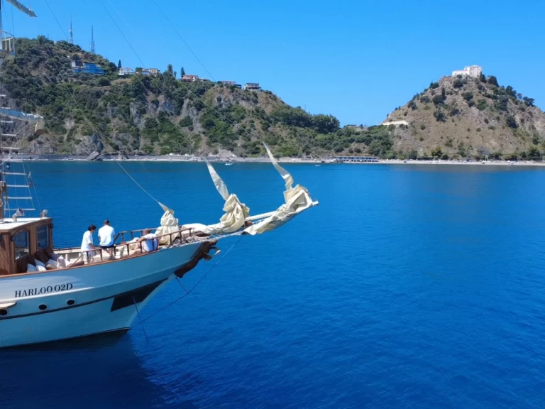 Luxury Yacht to hire Capo d'Orlando at the best price