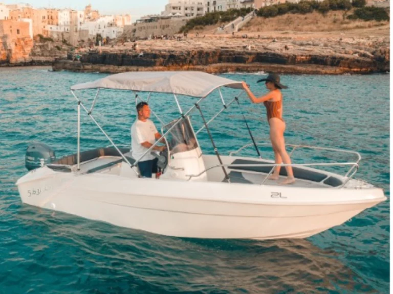 Hire Motorboat speedy with a boat licence