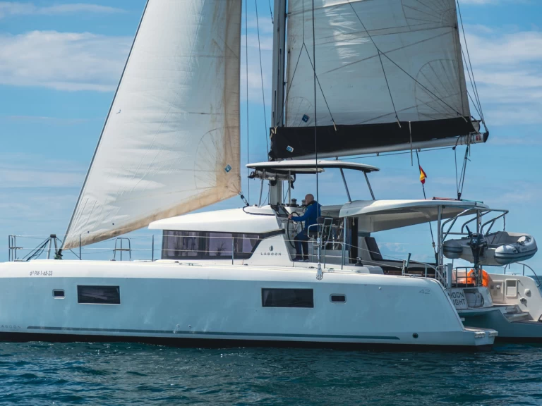 Catamaran to hire Pula at the best price