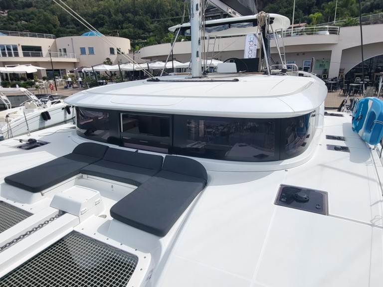 Catamaran hire in Golfo Aranci - Lagoon Lagoon 46