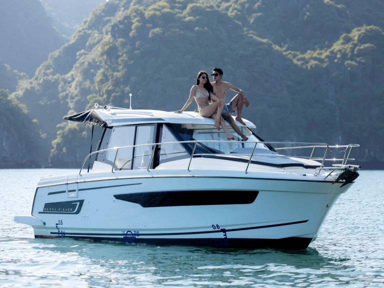 Motorboat to hire Hạ Long at the best price