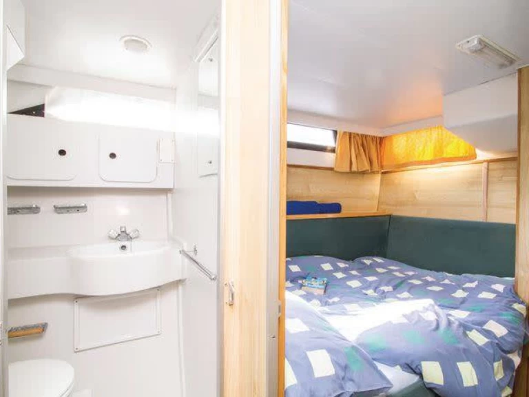 Hire Motorboat Le Boat with a boat licence