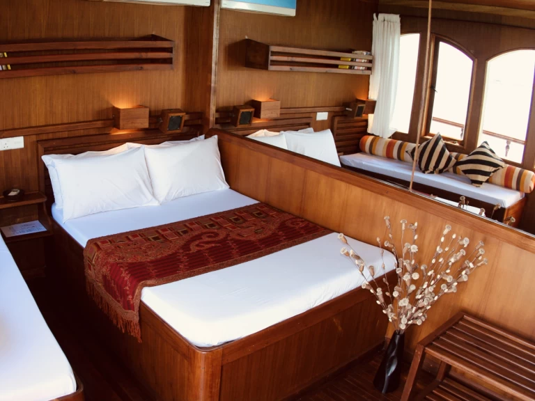  Dhoni 6 pax charter bareboat or skippered in  Malé