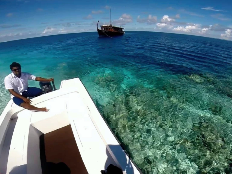 Hire a  Dhoni 6 pax Malé