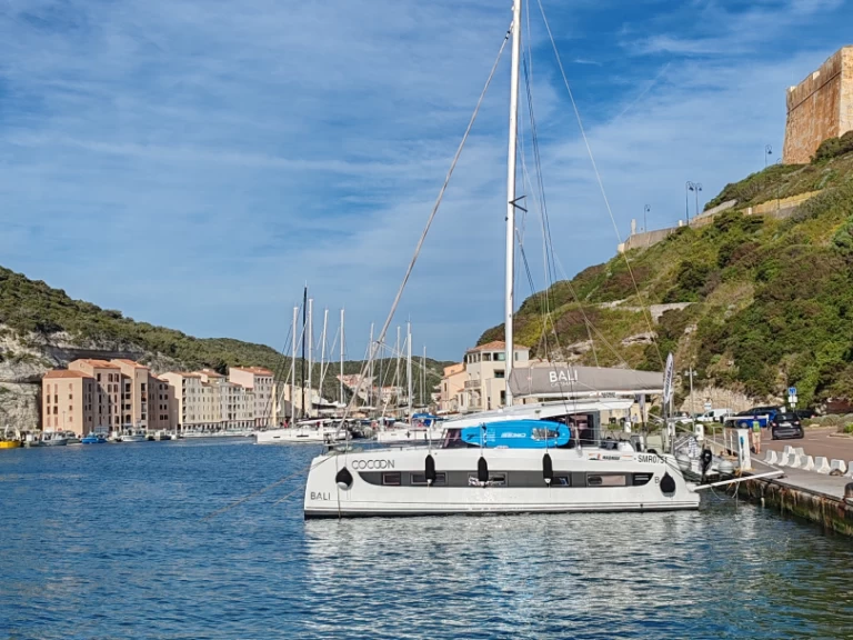 Hire a Bali Bali Catsmart Golfo Aranci